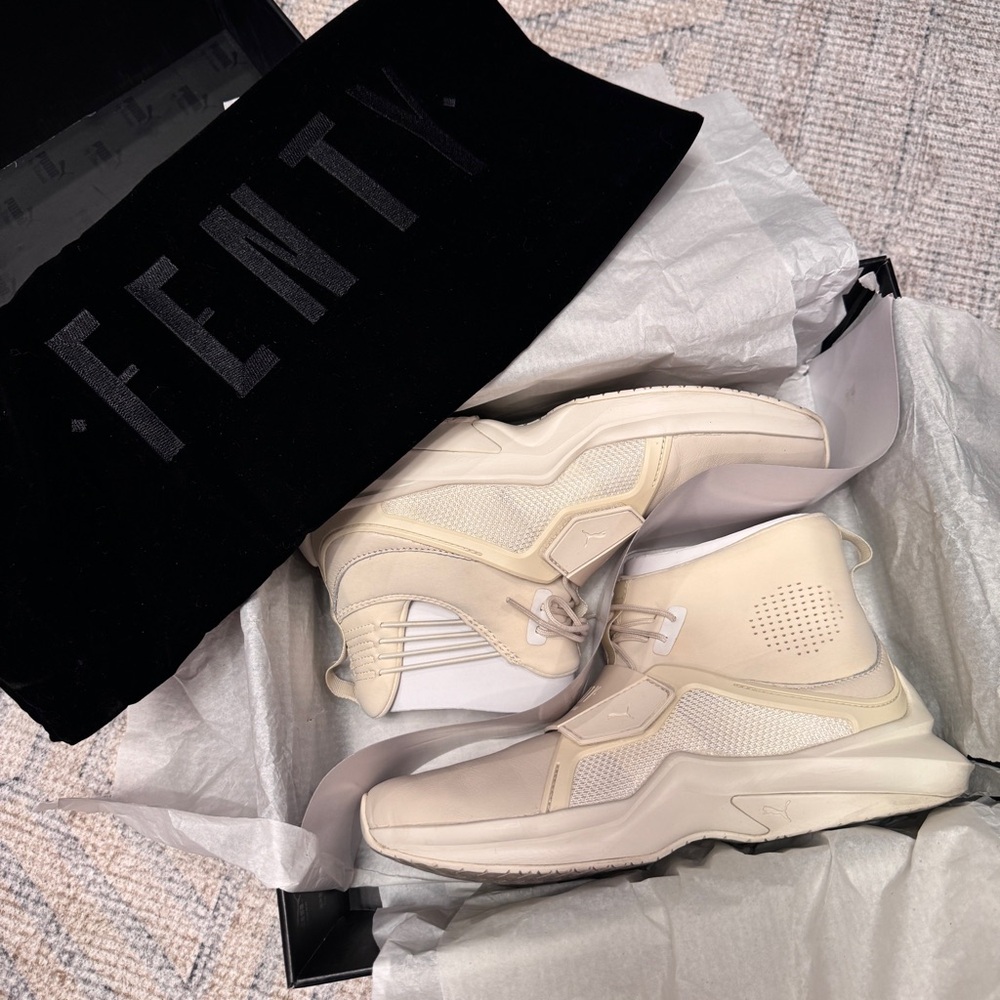 EUC FENTY x PUMA by RIHANNA Trainer Sneaker Whisper White 8 Narrow Cream Hi Top